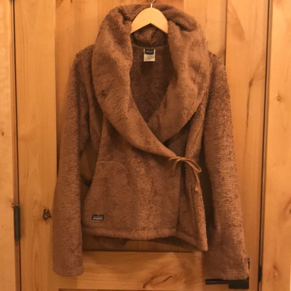 Patagonia teddy bear fleece wrap. Super rare!